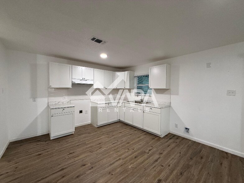 Building Photo - 174 Daytona Dr