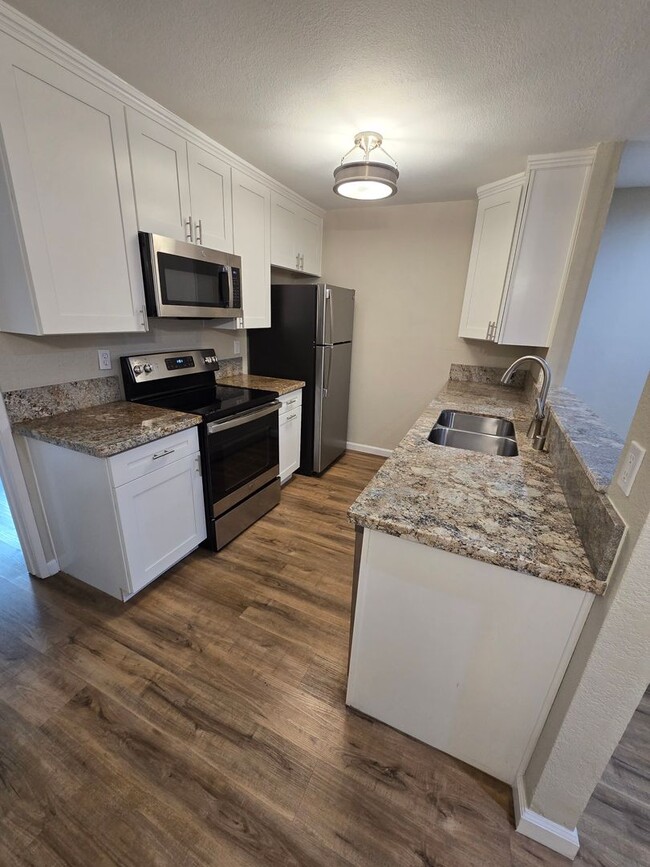 Building Photo - Remodeled 2 Bedroom 2 Bath Condo - Normal ...