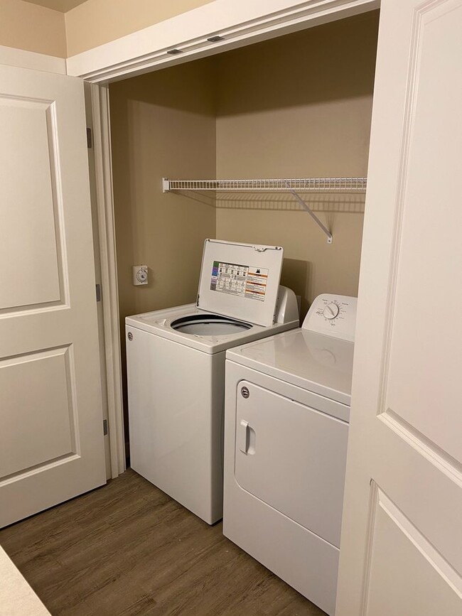 Building Photo - Beautiful 2 bedroom available to call home!  Tour with us today