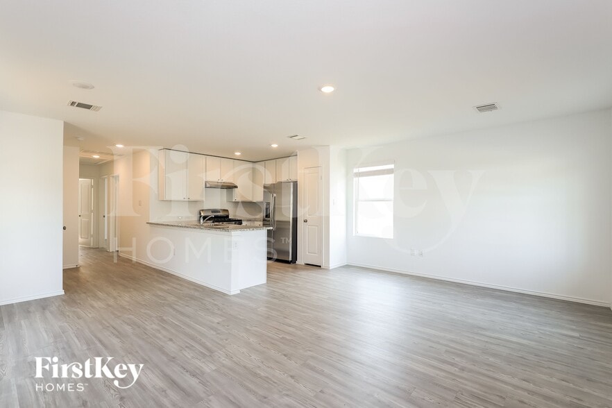 Building Photo - 8323 Piedra Medina