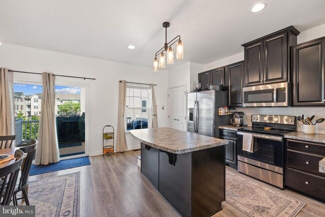 Building Photo - 6196 Willow Pl