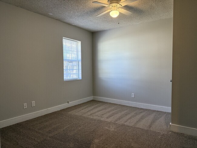 Building Photo - 207 W Washington Ave