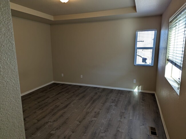 Building Photo - 2418 Ellingwood Dr