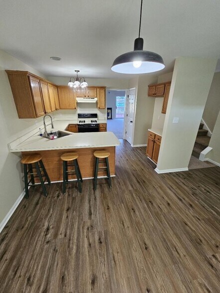 Building Photo - 666 Walnut Tree Dr