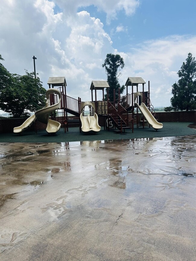 Building Photo - 1040 HARMON Cove