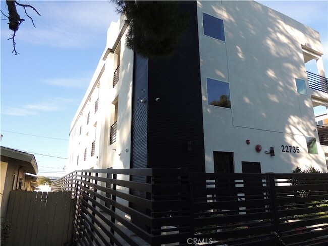 Building Photo - 22735 Del Valle St