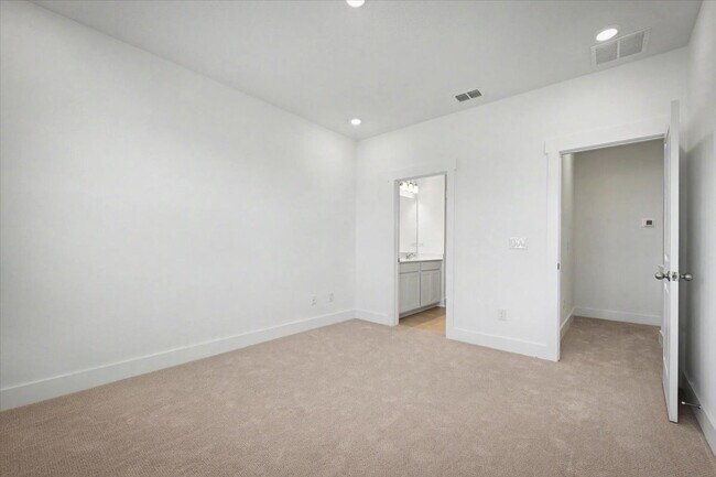 Building Photo - Brand New Construction Townhouse minutes from Durbin Pavilion