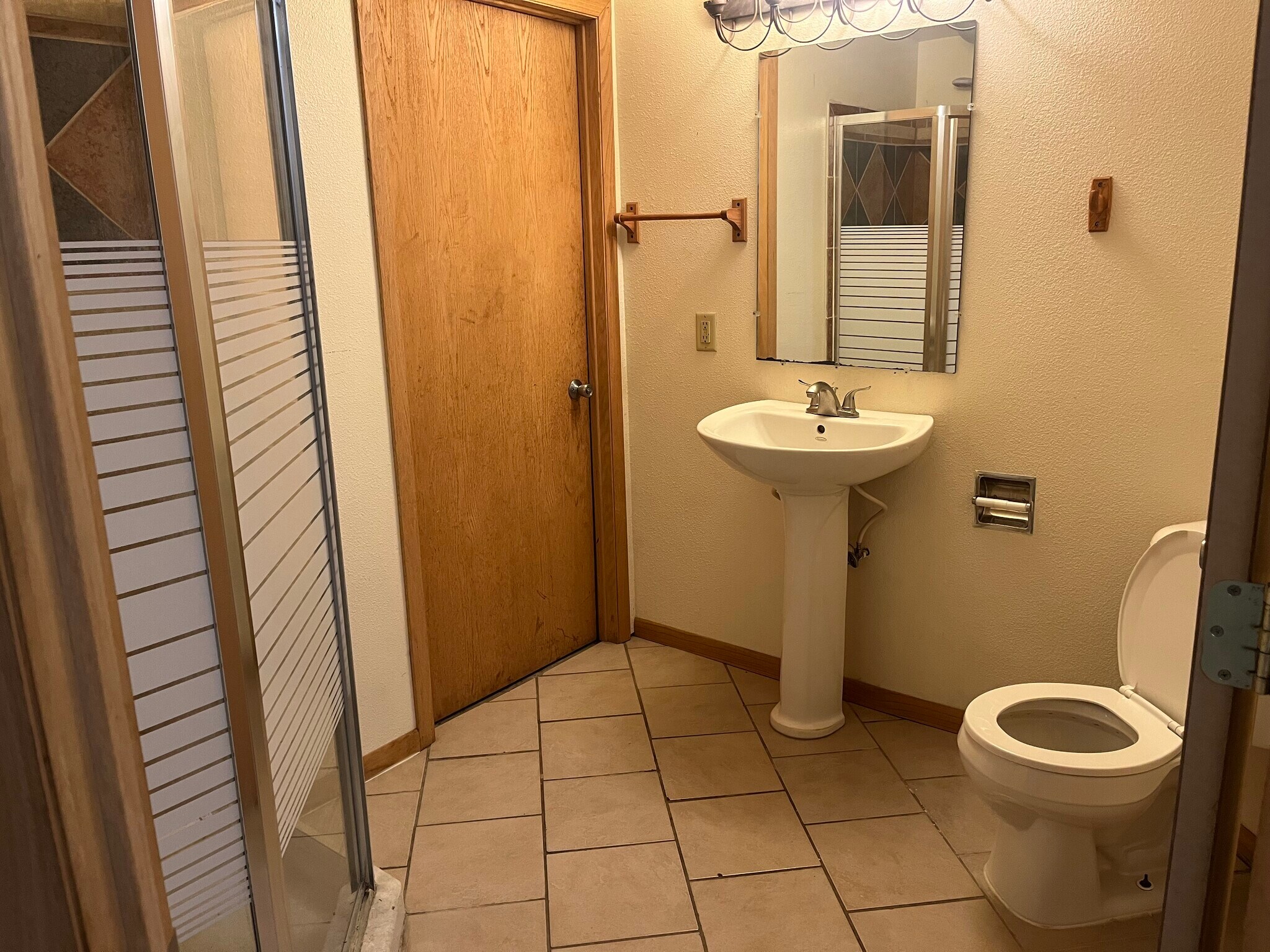 Building Photo - 442 N Parker Dr