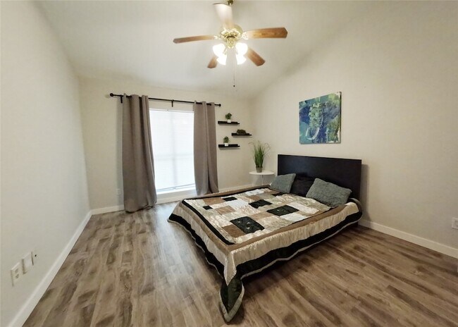 Building Photo - 1881 Bering Dr