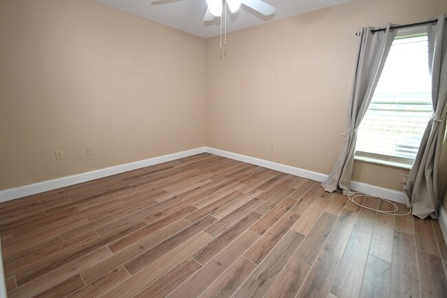 Building Photo - 985 Quail Run