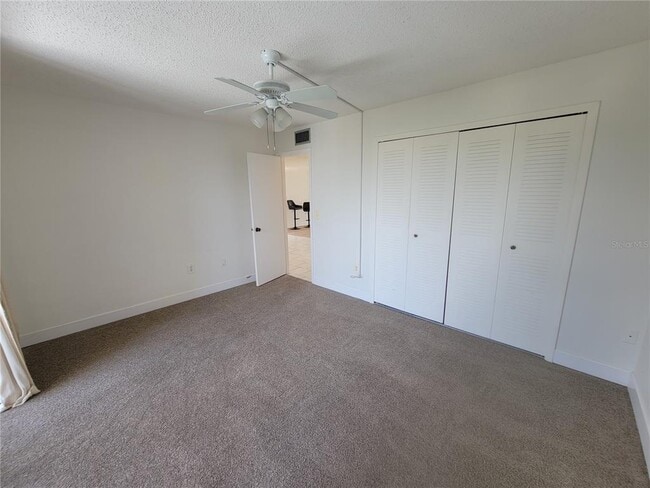 Building Photo - 7600 Sun Island Dr S