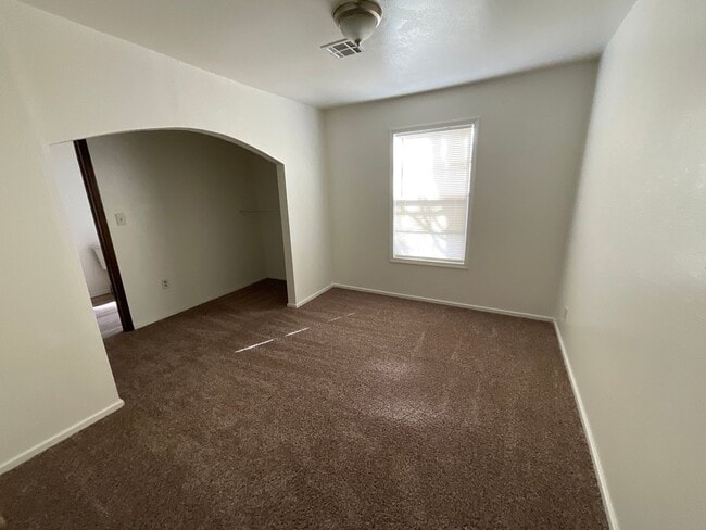 Building Photo - 1408 Oelke Dr