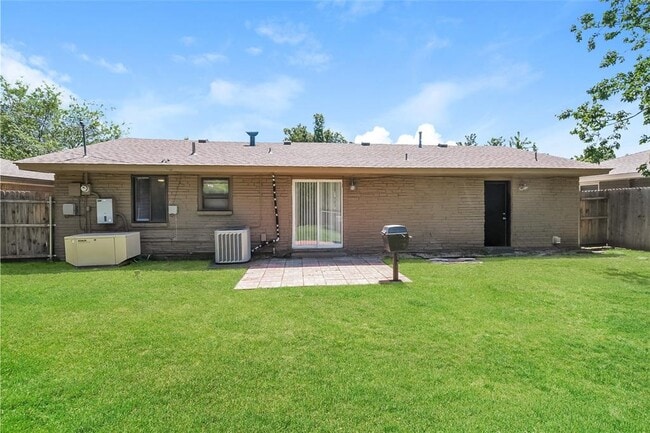 Building Photo - 1811 Westminster Pl