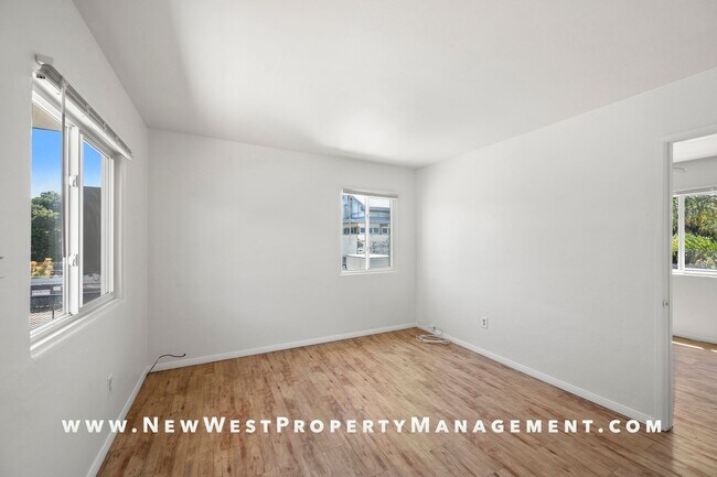 Building Photo - 553 22nd St