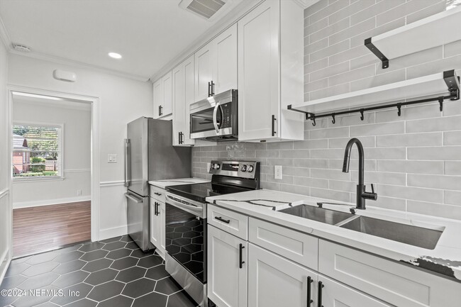 Building Photo - 1751 Dancy St