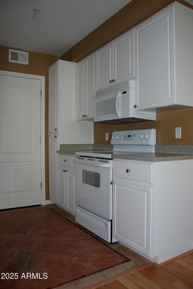 Building Photo - 1701 E Colter St