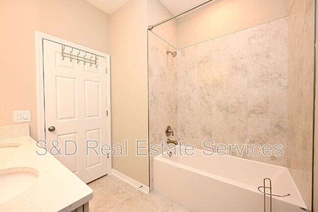 Building Photo - 5507 Freesia Dr