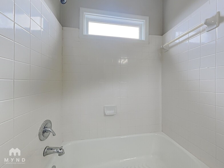 Building Photo - 804 Rockhurst Ln