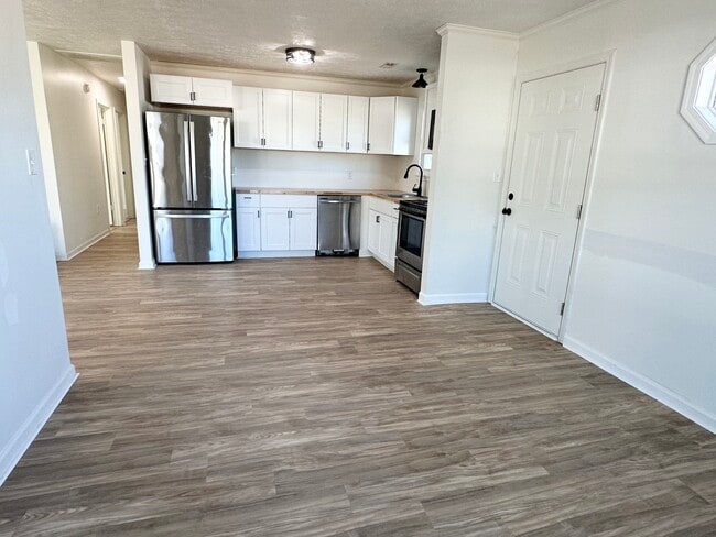 Building Photo - 208 Ridge Rd