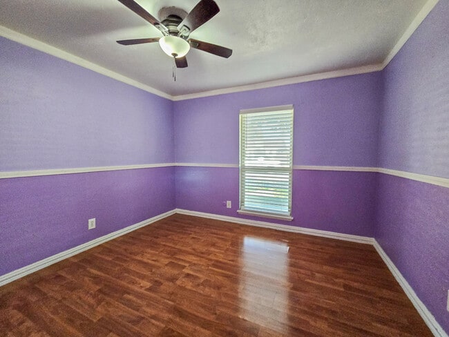 Building Photo - Move-In Ready Dallas Gem — 4 Bedrooms, 2 Living Areas, and a Big Private Yard