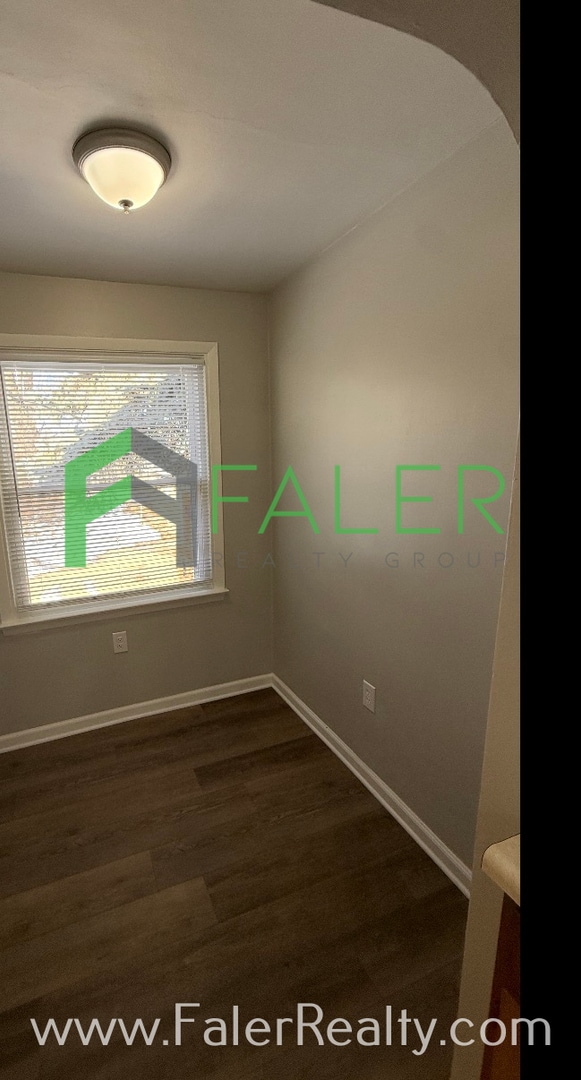 Building Photo - Belmont Bungalow!