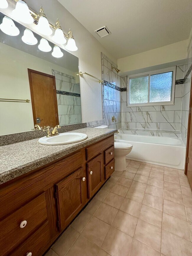 Building Photo - BEAUTIFULLY UPDATED 3BD HOME NEAR FORT CARSON