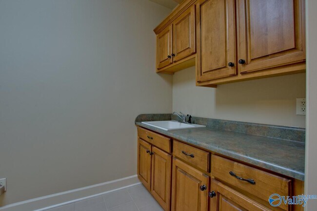 Building Photo - 4905 Saddle Ridge Dr SE