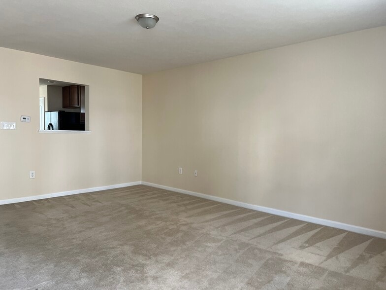 Building Photo - 325 Falcon Run