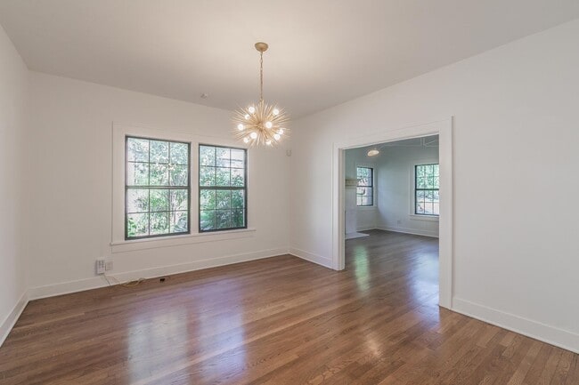 Building Photo - CHARMING and UPDATED 3/2 in The Cultural District