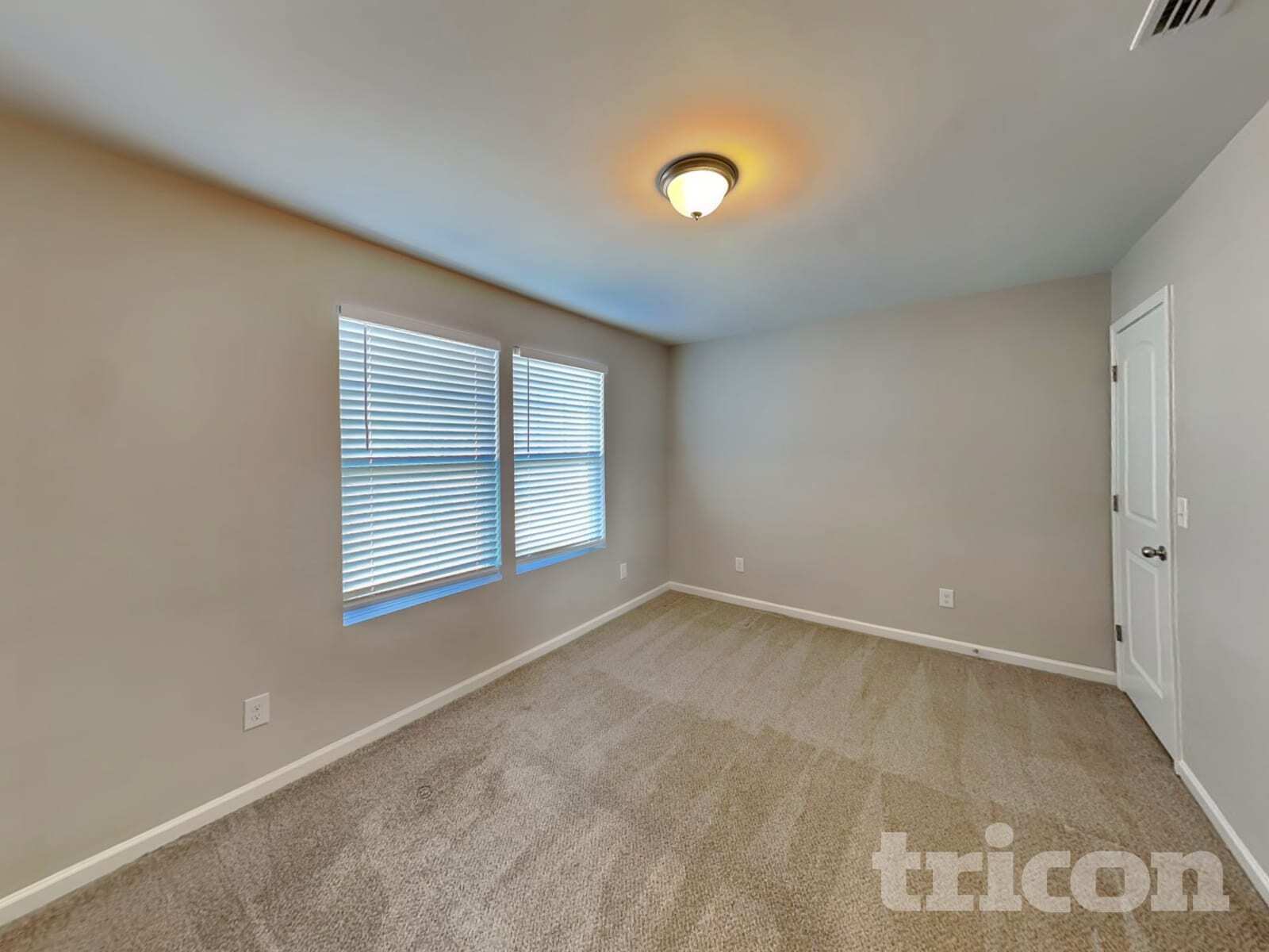 Building Photo - 1980 Clear Brook Dr