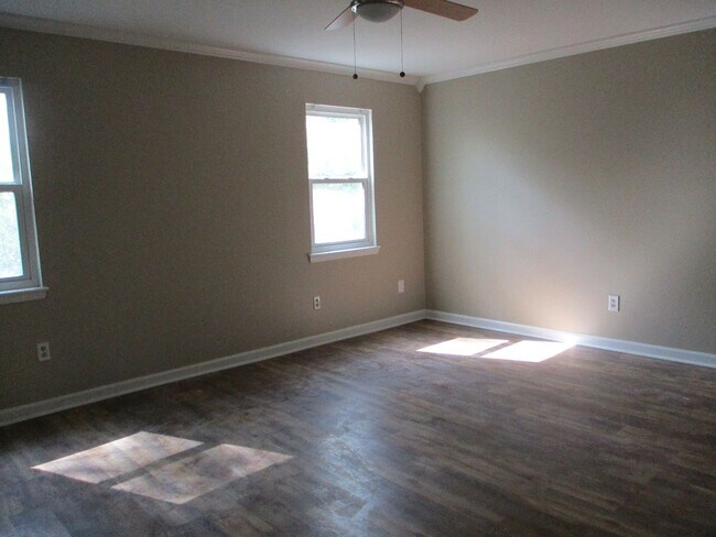 Building Photo - Updated townhome in West Augusta