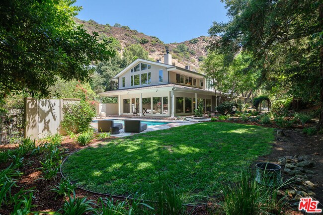 Building Photo - 7972 Mulholland Dr