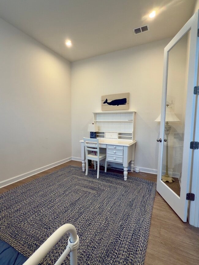 Building Photo - 37 Beach Club Ave