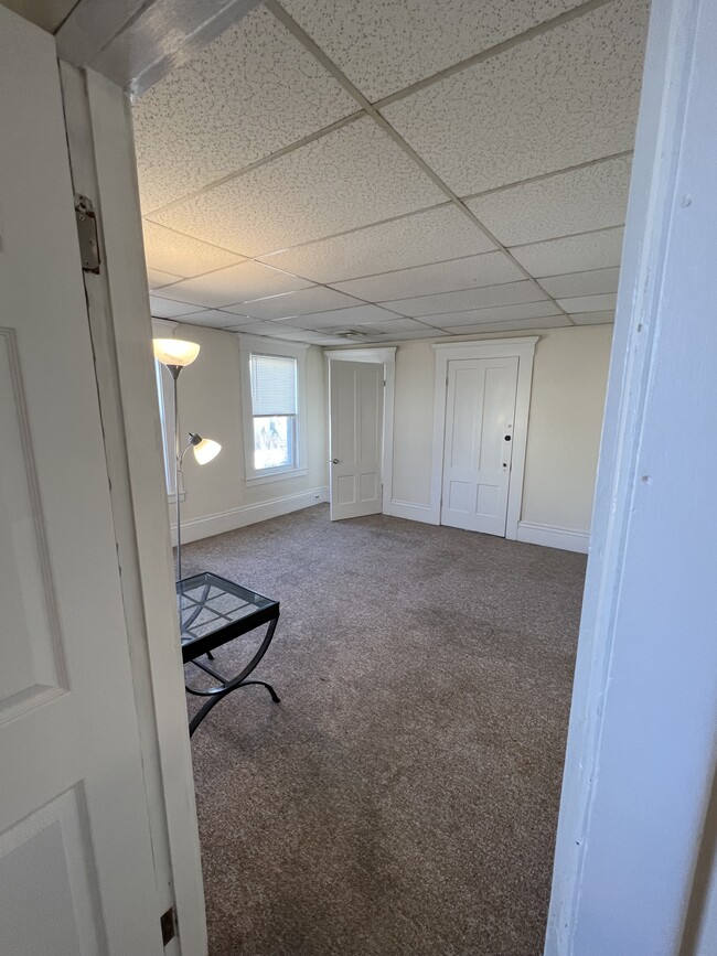 Master Bedroom - 357 Lake Ave