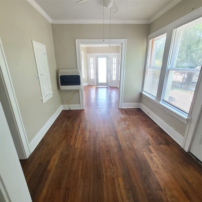 Building Photo - 4414 Woodside St