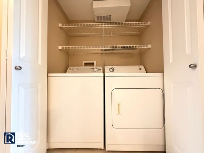 Building Photo - Updated 2 Bed Condo Near the Narrows – Water Views, Covered Parking & Prime Tacoma Location!