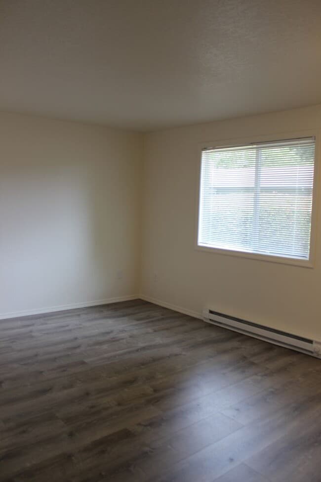 Building Photo - 232 NE Palomar Ct