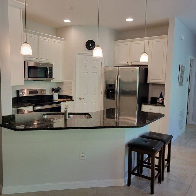 Building Photo - BACK ON THE MARKET-Seasonal/short term 3/2 updated condo in Osprey not far from the beach!