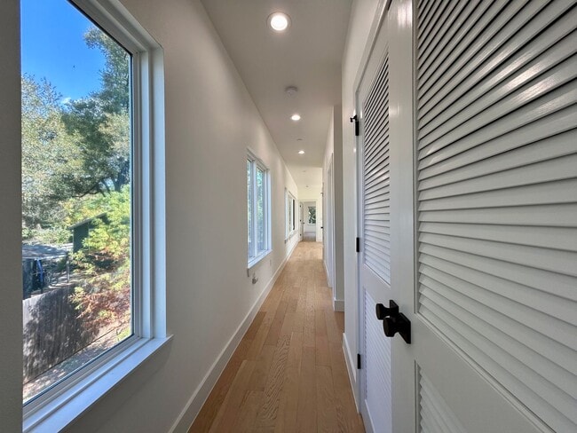 Building Photo - 4010 Clawson Rd