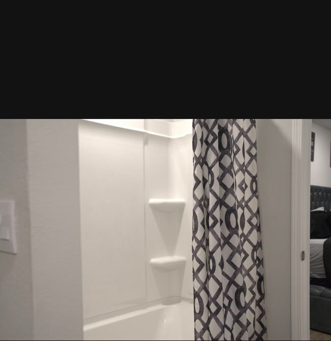 Building Photo - Oakmont place