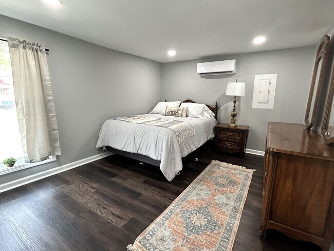 Building Photo - 512 S 6th St