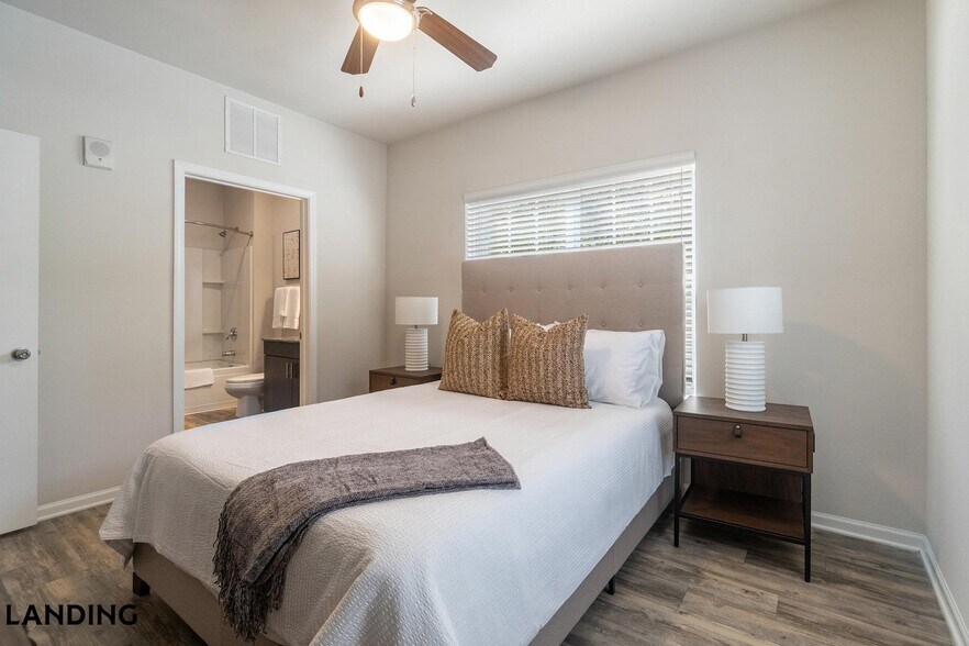 Building Photo - 655 W Mallard Creek Church Rd