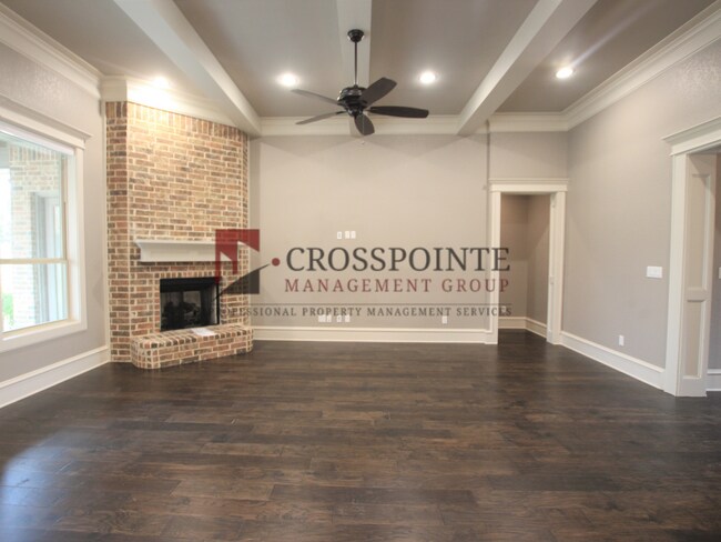 Building Photo - Gorgeous 3 bed 2 bath home in Hadley Court!