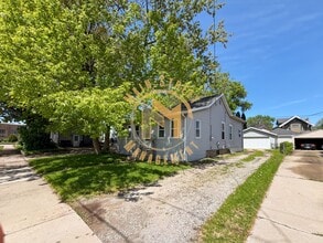 Building Photo - 2 Bed 1 Bath Single Family Home + Bonus Room