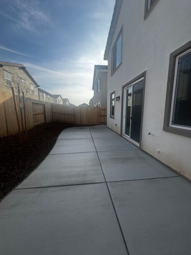 Building Photo - Brand-New 3 Bedroom Home in Elk Grove School District