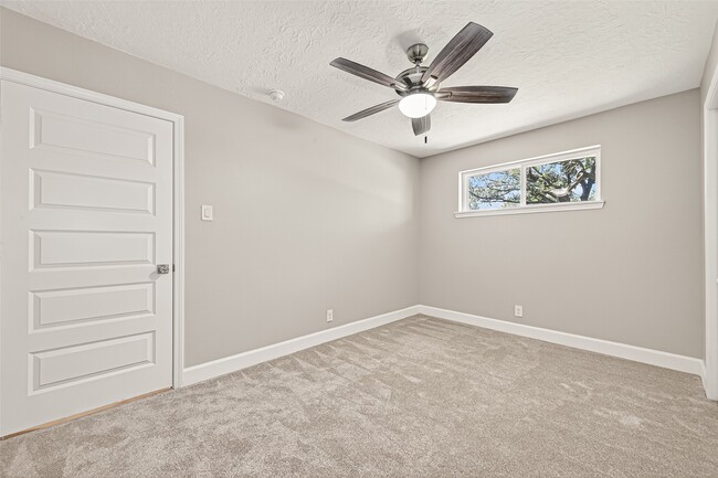 Building Photo - 1611 Drexel Dr