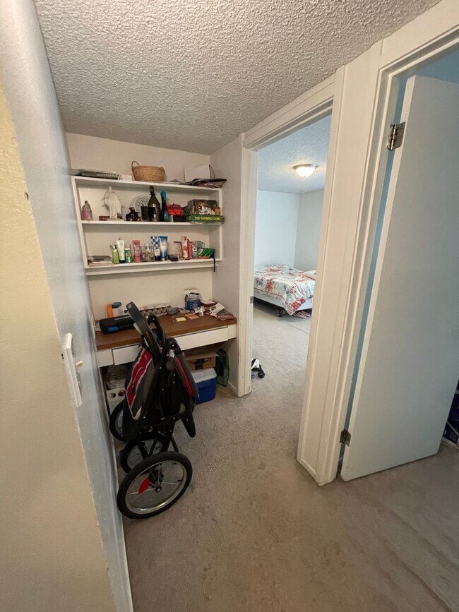 Building Photo - Spacious Ground Level 2 Bedroom 1 Bath