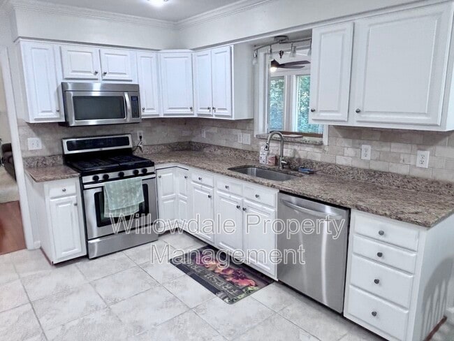 Building Photo - 305 Silvercliff Trail