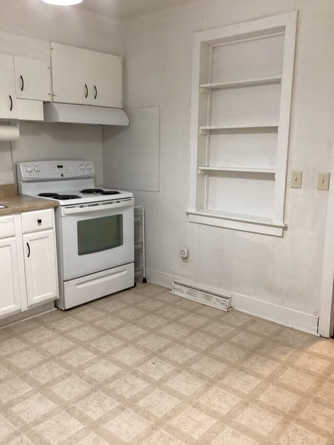 Building Photo - Charming House in the Country