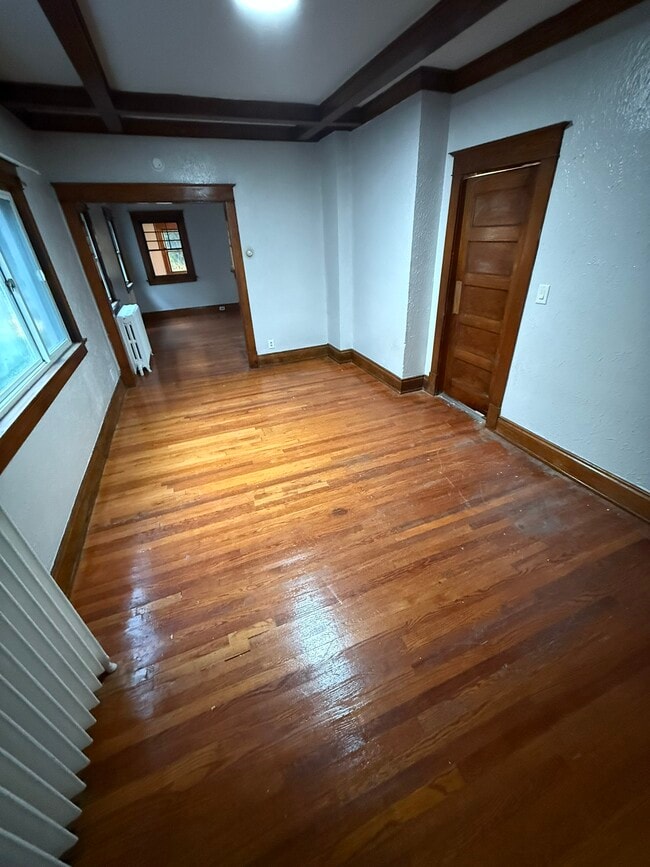 Building Photo - 405 Islington St